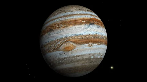 اليوم.. كوكب المشتري يبعد 621 مليون كيلومتر عن الأرض ويُرى بالعين المجردة