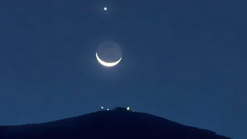 اقتران القمر ورمز الحب فجر الجمعة.. وفلكية جدة: يُرى بالعين المجردة