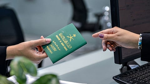 «أبشر»: 6 إجراءات مهمة قبل إصدار جواز السفر السعودي