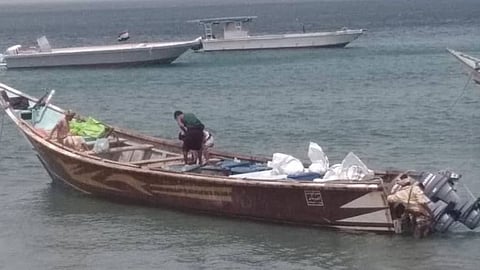 بالصور.. ضبط قارب ذخيرة في البحر الأحمر قبل وصوله لميليشيا الحوثي