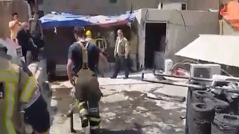 بالفيديو.. اندلاع حريق هائل في إحدى أسواق العاصمة الإيرانية