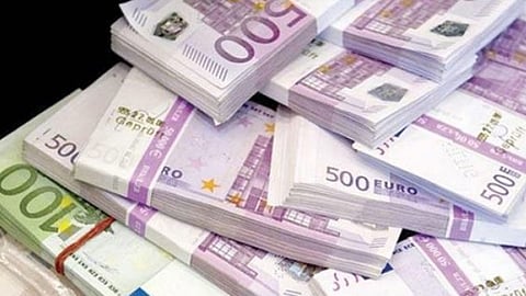 بعد قيامها بتوزيع 233 مليون يورو.. ضبط أكبر شبكة لتزييف الأوراق النقدية
