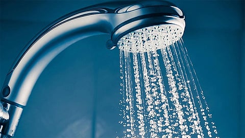 الاستحمام بالماء البارد يوفر حلولًا سحرية لمشكلات الجسم