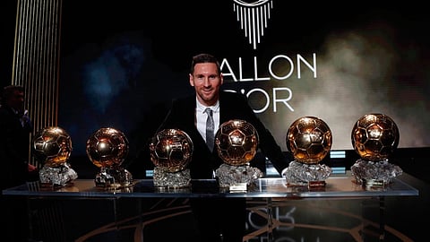 بعد إلغاء الكرة الذهبية.. برشلونة: الجميع يعرف مَنْ الأفضل