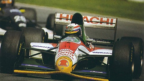 أسطورة «فورمولا 1» يتعافى من «غيبوبة مستحثة»