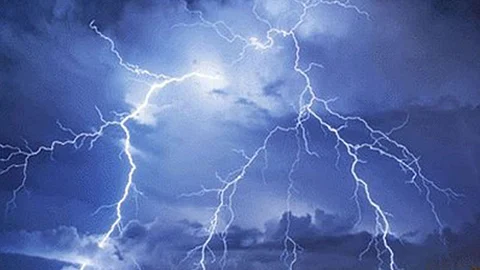 الأرصاد عن طقس الغد: سحب رعدية ممطرة على هذه المناطق