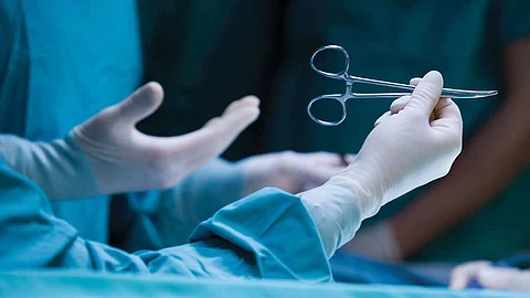 استئصال ورم نادر من حنجرة رضيع بمستشفى الولادة في الدمام