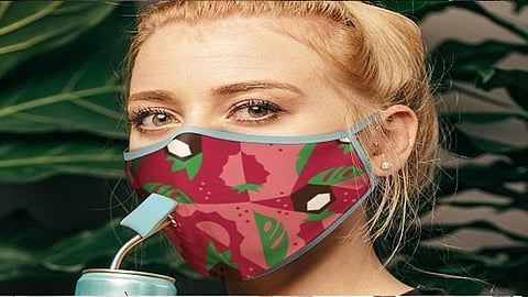 ابتكار كمامة تسمح لمرتديها بشرب المياه والسوائل