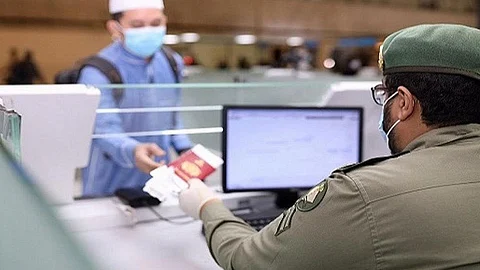 الجوازات: اكتمال تمديد صلاحية تأشيرات الزيارة للوافدين داخل المملكة