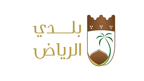 برج كهرباء يتوسط طريقًا بالرياض ويوقف استخدامه.. والشركة تضع حلًا