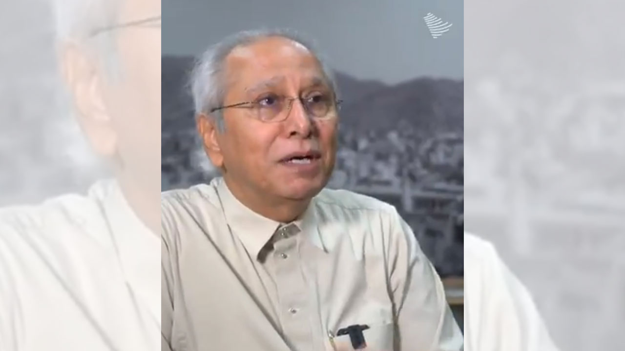 بالفيديو.. معراج مرزا «عاشق مكة» يجمع 500 ألف صورة للعاصمة المقدسة