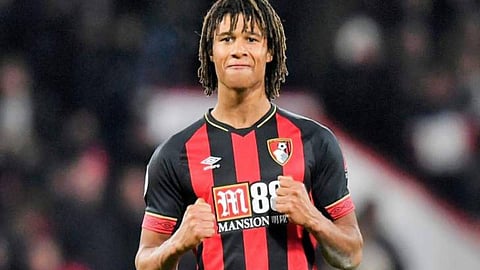 مانشستر سيتي يتفق مع بورنموث على ضم الهولندي أكي