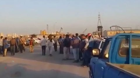 احتجاجًا على عدم دفع الرواتب.. إضرابات واسعة في مصافي النفط الإيرانية