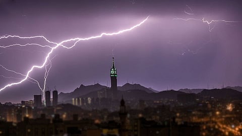 الحربي يفسر لـ«عاجل» سبب قوة العاصفة الرعدية بالمدينة المنورة يوم عرفة