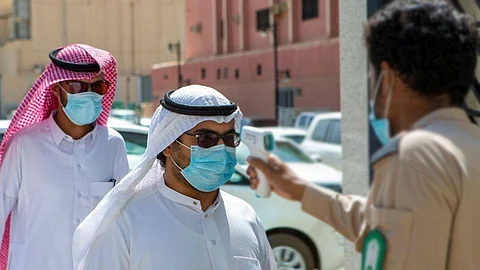 مخالفة ارتداء الكمامة تدفع شرطة الحدود الشمالية لتغريم 146 شخصًا