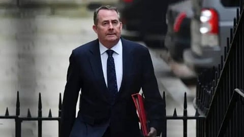 تفاصيل جديدة حول سرقة وثائق وزير التجارة البريطاني السابق