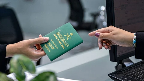 الجوازات: آلية محددة لحصول العاملة على «خروج نهائي» بعد وفاة الكفيل
