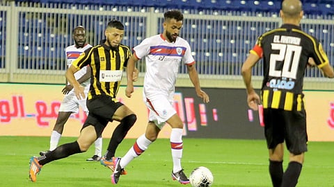 الاتحاد يهاجم التحكيم ويطالب بعدالة المنافسة في دوري المحترفين