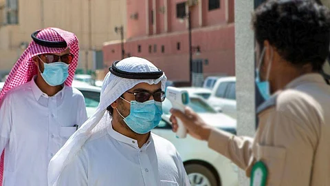 1000 ريال غرامة لـ373 مخالفًا لعدم ارتداء الكمامة