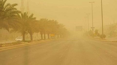 أتربة مُثارة وانخفاض في مدى الرؤية على بعض مدن تبوك
