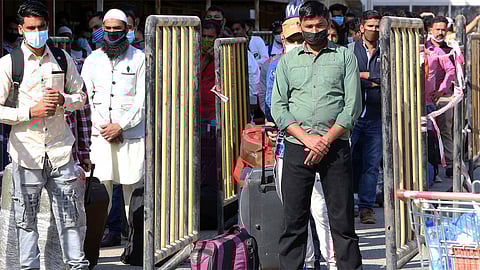 بسبب تجارة الإقامات.. 100 ألف وافد سيغادرون الكويت بلا عودة