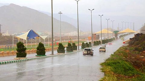 تنبيه من أمطار غزيرة على عسير حتى الـ 8 مساءً ومناطق أخرى