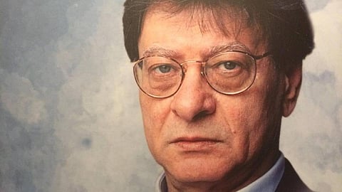 في الذكرى الـ12 لرحيله.. محطات في حياة الشاعر الفلسطيني محمود درويش