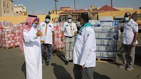 بالصور.. «تعليم عسير» تبدأ توزيع 670 ألف مقرر مدرسي على المستودعات الفرعية