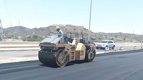 بالصور.. تأهيل وصيانة 190 شارعًا بعد أمطار الطائف