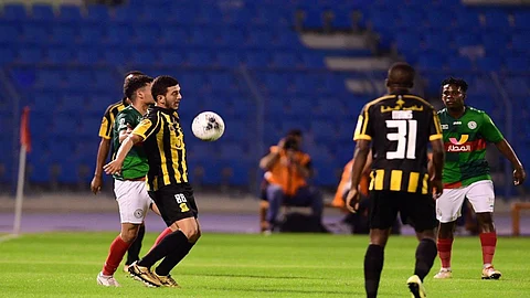 صافرة بولندية تضبط إيقاع صدام الاتحاد ضد الاتفاق