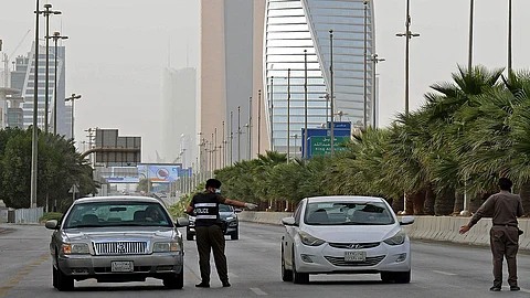 10 مخالفات مرورية تتراوح غرامتها بين 500 و900 ريال.. تعرف عليها