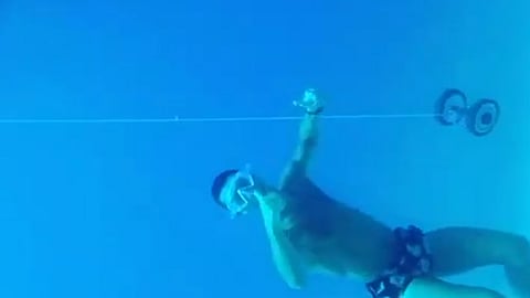 شاهد.. رونالدو يمارس الغطس الحر على عمق 14 مترًا