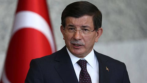 داود أوغلو يكشف سرًّا لأردوغان مع شيمون بيريز عمره 11 عامًا