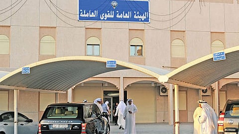 الكويت تحظر عمل «فئة عمرية» لديها بقرار رسمي