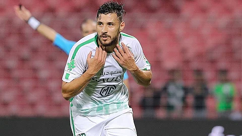 الأهلي يكشف موعد وصول الجزائري «بلايلي» إلى المملكة