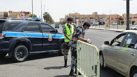 الدفاع المدني يجدد التذكير بعقوبة مخالفة الإجراءات الاحترازية