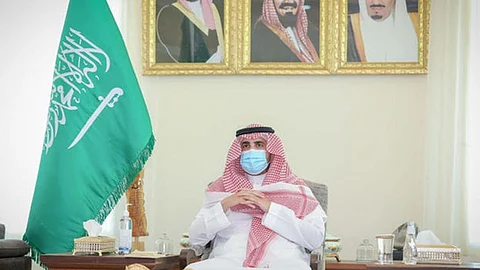 بالصور.. أمير الجوف يطلع على مشاريع تطوير بمدينة سكاكا