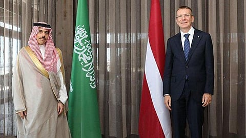 وزير الخارجية ونظيره اللاتفي يبحثان مجالات التعاون بالعاصمة ريغا