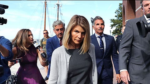 قضية غش بالتعليم تطيح بالممثلة الأمريكية لوري لوفلين