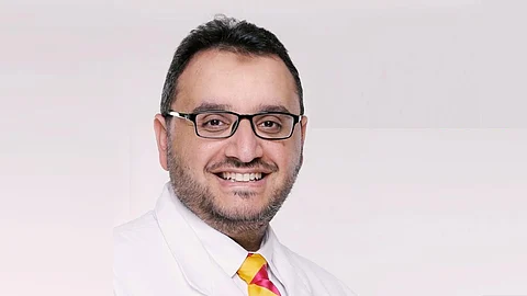 بالفيديو.. نزار باهبري يتعافى من كورونا.. ويعلن معاناته من حالة تصيب «1%» من المرضى