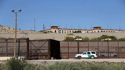 أمريكا تفرض قيودًا إضافية على الحدود مع المكسيك