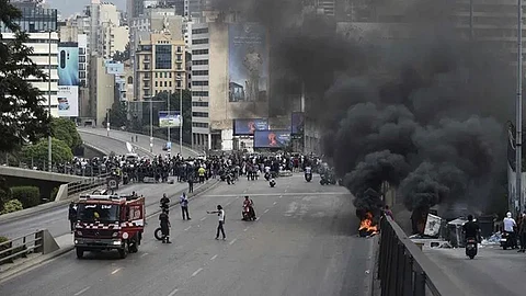 بالفيديو.. هتافات مناهضة لزعيم حزب الله بجنوب لبنان