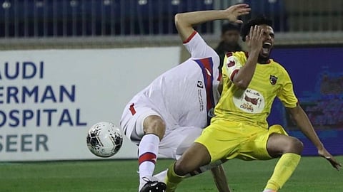 «الانضباط» توقف نجم أبها وتغرم متوسط ميدان الفتح