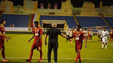 مدرب ضمك يرفع درجة التحدي بعد ثنائية الأهلي