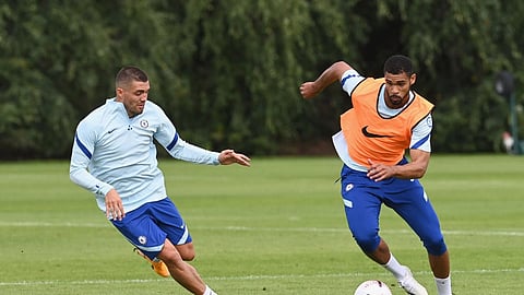 فيروس كورونا يضرب عددًا من لاعبي تشيلسي الإنجليزي