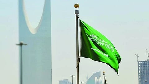 أخبار السعودية اليوم.. «المرور» يحدّد غرامة عدم إفساح الطريق لمركبات الطوارئ.. و«الجوازات» تعلن تمديدًا مشروطًا لتأشيرة الزيارة