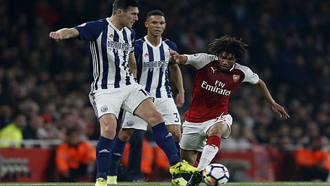 «عميد» الدوري الإنجليزي يقرر تعليق الحذاء