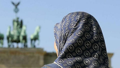 بأمر المحكمة.. تعويض معلمة مسلمة أوقفها الحجاب عن العمل بألمانيا