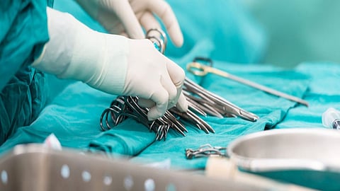 جراحة ناجحة لاستئصال ٢١ ورمًا ليفيًّا من مريضة بمستشفى أبها للولادة والأطفال