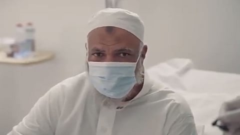 بالفيديو.. آخر متعافٍ من كورونا بمستشفى الملك سلمان يروي قصته ويوجه نصيحة